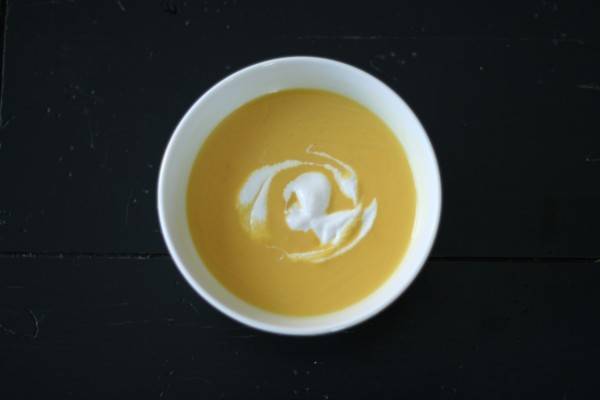 Creamy Roasted Carrot Soup (vegan)
