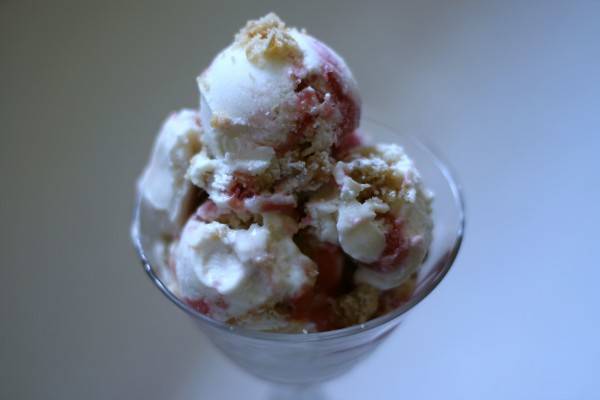rhubarb crisp ice cream 1